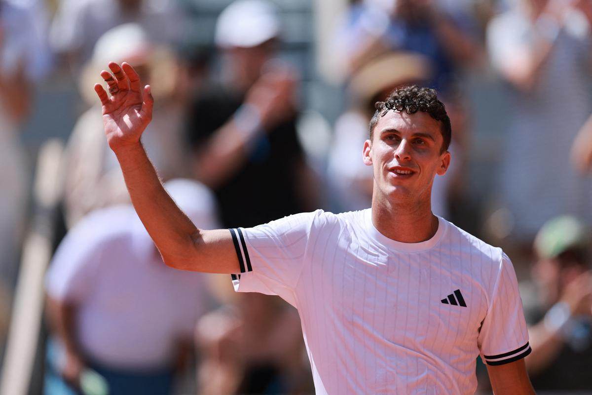 Tennis - French Open - Roland Garros, Paris, France - May 28, 2026 Argentina's Juan Manuel Cerundolo celebrates winning his second round match against Italy's Jannik Sinner REUTERS/Stephanie Lecocq