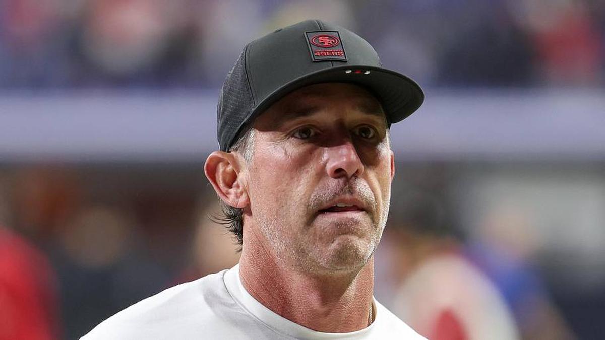 Dec 22, 2025; Indianapolis, Indiana, USA; San Francisco 49ers head coach Kyle Shanahan leaves the field after the game against the Indianapolis Colts at Lucas Oil Stadium. Mandatory Credit: Trevor Ruszkowski-Imagn Images | Trevor Ruszkowski-Imagn Images 