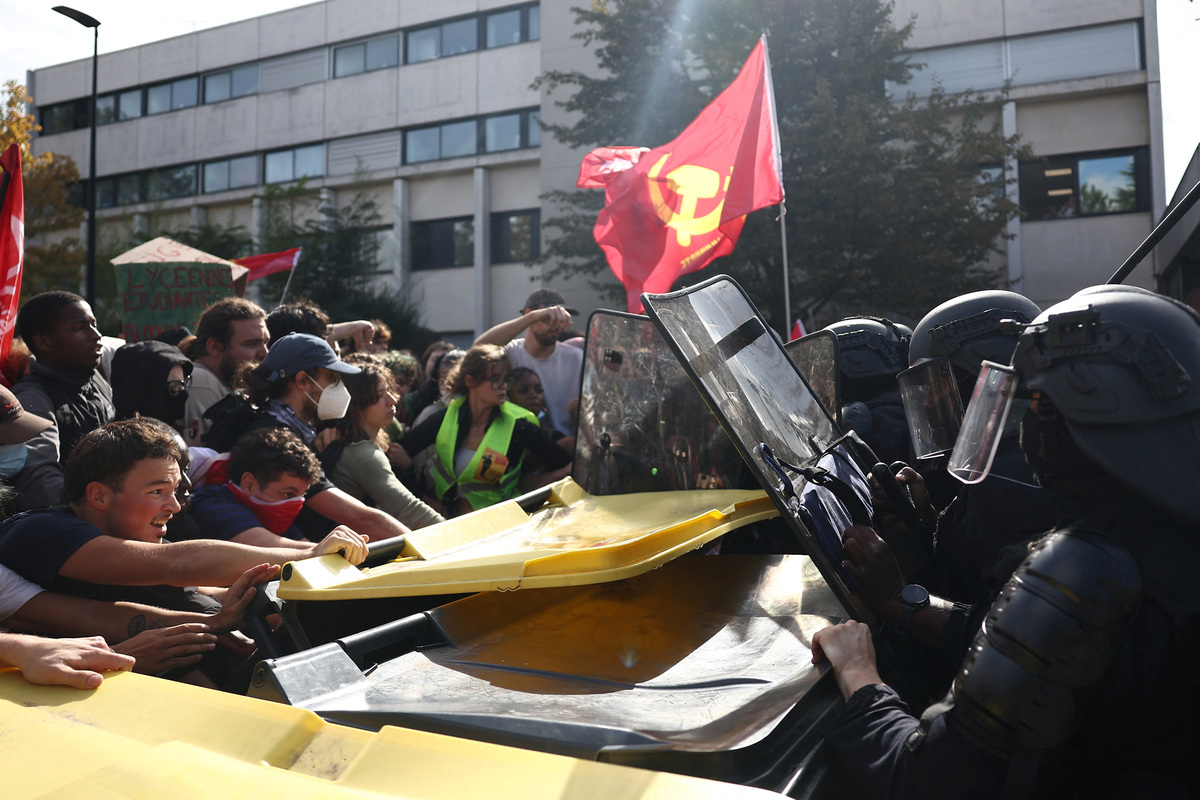 Crisis meeting told France's hardleft party behind school protests ...