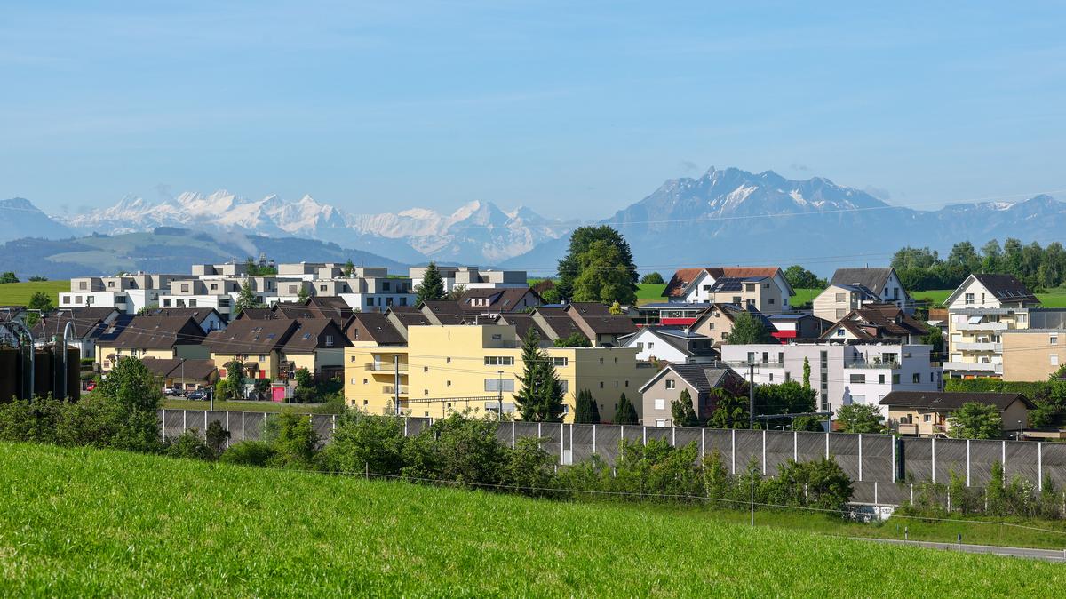 Newly constructed dwellings in the village of Knonau, ahead of a June 14 vote on a plan backed by the right-wing Swiss People's Party (SVP) to curb population growth to 10 million inhabitants, in Knonau, Switzerland, May 21, 2026. REUTERS/Cecile Mantovani