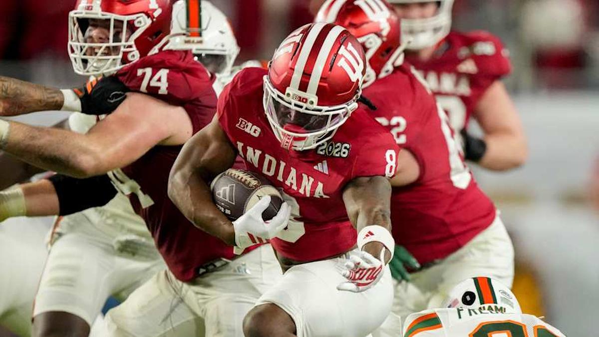  Indiana Hoosiers running back Kaelon Black (8) rushes the ball Monday, Jan. 19, 2026, during the College Football Playoff National Championship college football game at Hard Rock Stadium in Miami Gardens. | Grace Hollars/IndyStar / USA TODAY NETWORK via Imagn Images 