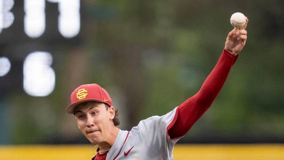  USC pitcher Mason Edwards throws a pitch as the Oregon Ducks host the USC Trojans on May 14, 2026, in Eugene, Oregon. | Ben Lonergan/The Register-Guard / USA TODAY NETWORK via Imagn Images 