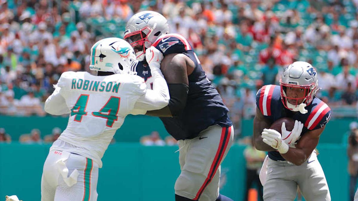  Sep 14, 2025; Miami Gardens, Florida, USA; New England Patriots running back TreVeyon Henderson (32) carries the football against the Miami Dolphins during the first quarter at Hard Rock Stadium. Mandatory Credit: Sam Navarro-Imagn Images | Sam Navarro-Imagn Images 