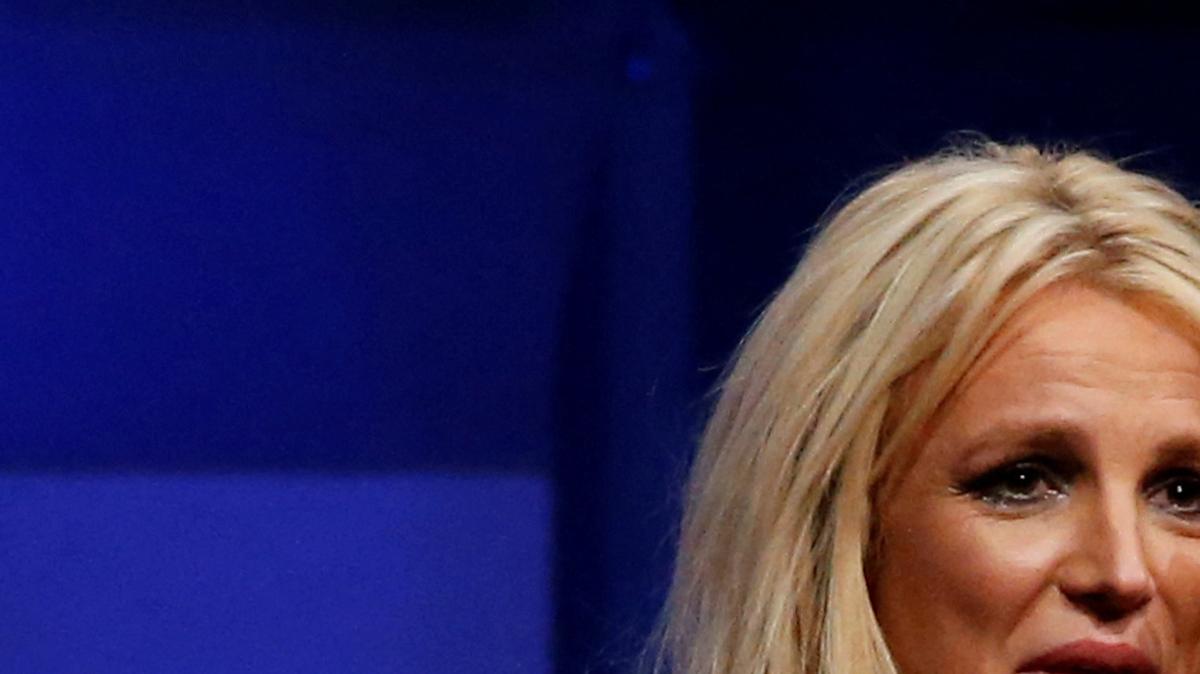 FILE PHOTO: Singer Britney Spears accepts the Vanguard Award at the 29th Annual GLAAD Media Awards in Beverly Hills, California, U.S., April12, 2018. REUTERS/Mario Anzuoni/File Photo