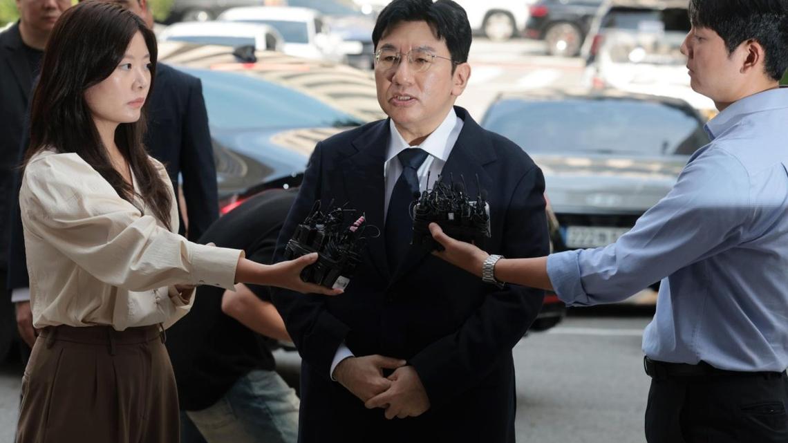 Prosecution rejects arrest warrant request for Hybe chairman, calls for further review 