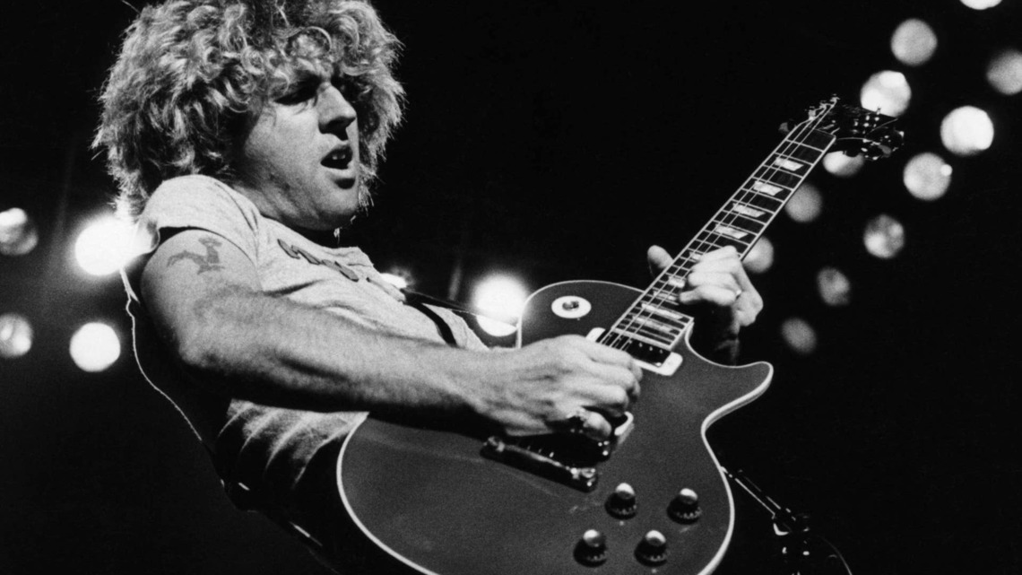 '80s Rock Legend Performs in the U.K. For First Time in 31 Years 