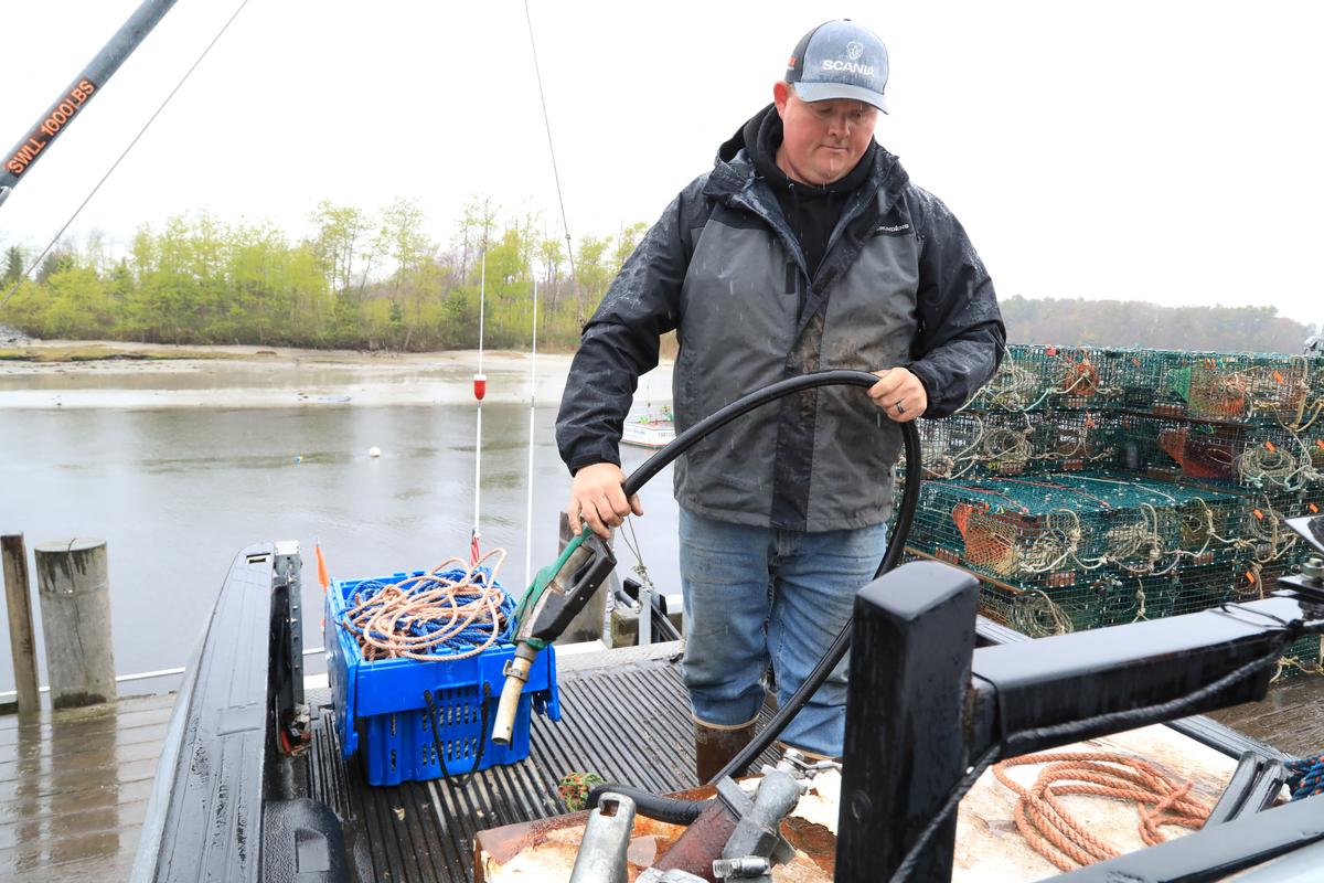 Chris Welch, Lobsterman, fills up his boat with diesel fuel in Kennebunkport, Maine, U.S., May 13, 2026.  REUTERS/Lauren Owens Lambert