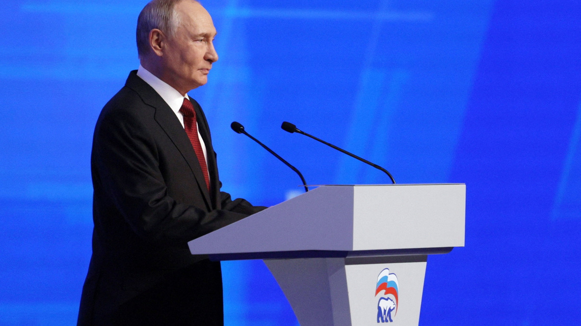Putin wants to draft 300,000 new troops, Zelenskiy says 