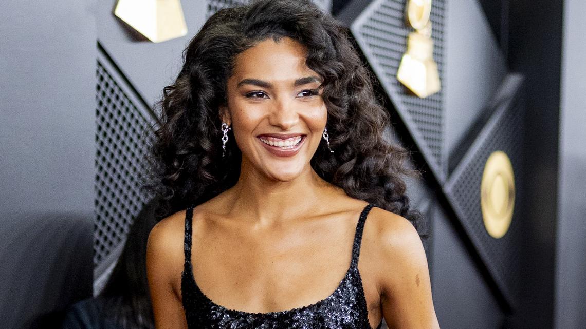 Olivia Dean's Grammys Glow Came From This 12+ Hour Foundation 