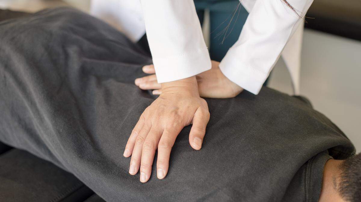 Chiropractors advertise their services for a wide range of conditions: back pain, arthritis, diabetes, asthma and ear infections. But what the research says chiropractors are effective at treating doesn’t necessarily match up.
