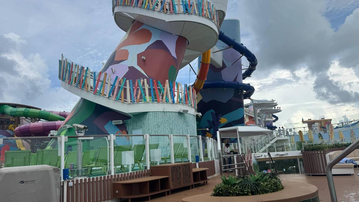  Royal Caribbean's Icon waterslides have little to no line docked at port 