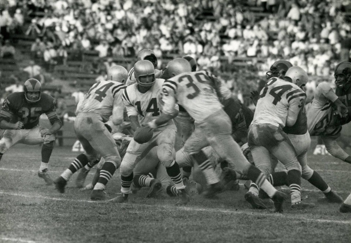  San Francisco 49ers quarterback Y.A. Tittle hands off to Hugh Mc Elhenny against the Los Angeles Rams at the Coliseum. Darryl Norenberg-USA TODAY Sports