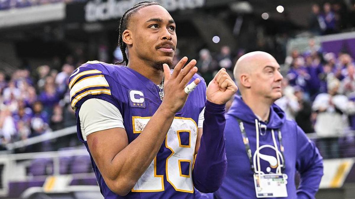  Minnesota Vikings wide receiver Justin Jefferson (18) walks off the field after the game against the Green Bay Packers at U.S. Bank Stadium. Mandatory Credit: Jeffrey Becker-Imagn Images | Jeffrey Becker-Imagn Images 