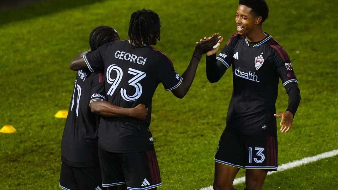 Clinging to final West playoff spot, Rapids host first-place Whitecaps 