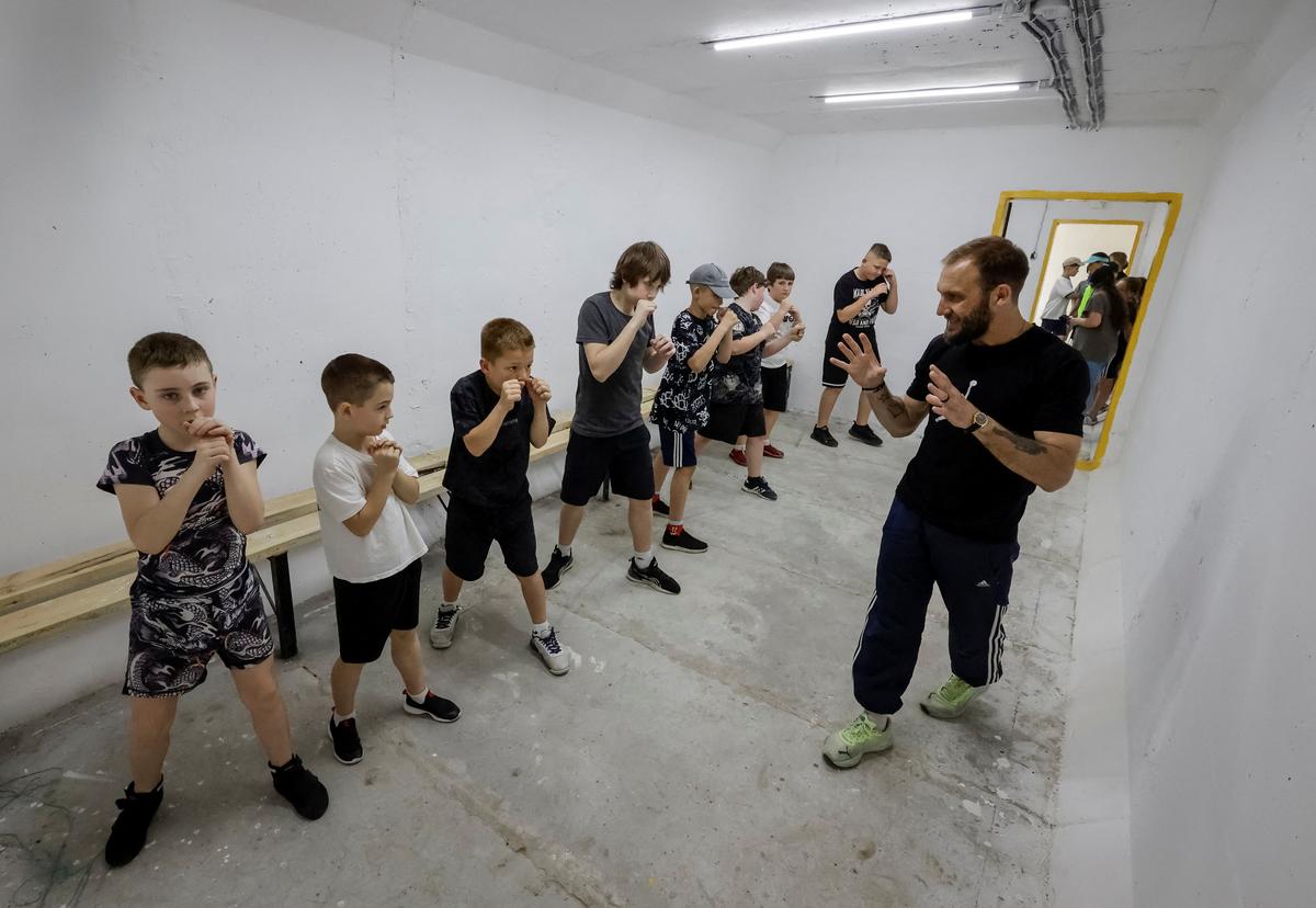 Schoolchildren train for boxing in an underground shelter near their school, amid Russia's attack on Ukraine, in the town of Balakliia, Kharkiv region Ukraine May 13, 2026. REUTERS/Sofiia Gatilova