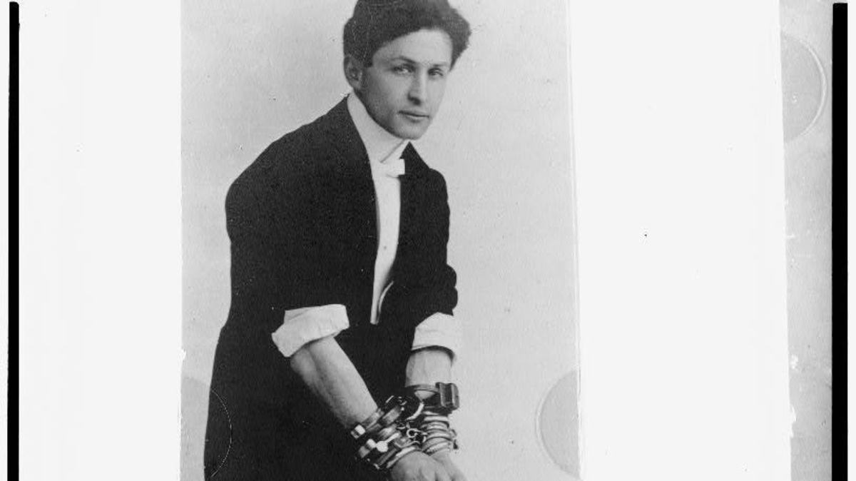 100 years ago this Halloween, Houdini could not escape his death in ...