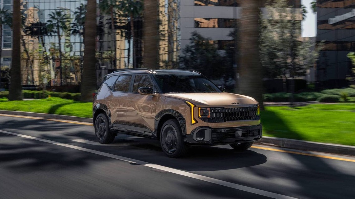 2027 Kia Seltos vs 2026 Hyundai Tucson | Which One Is More Fuel Efficient? We Find Out. 