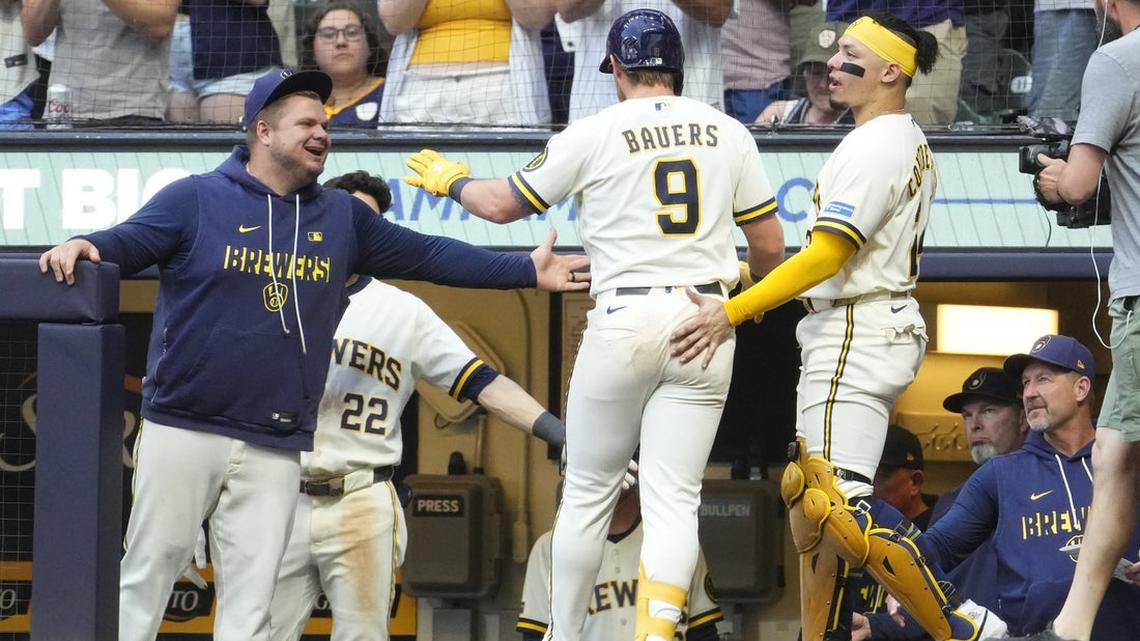 Harrison extends shutout streak as Brewers blank Cardinals
