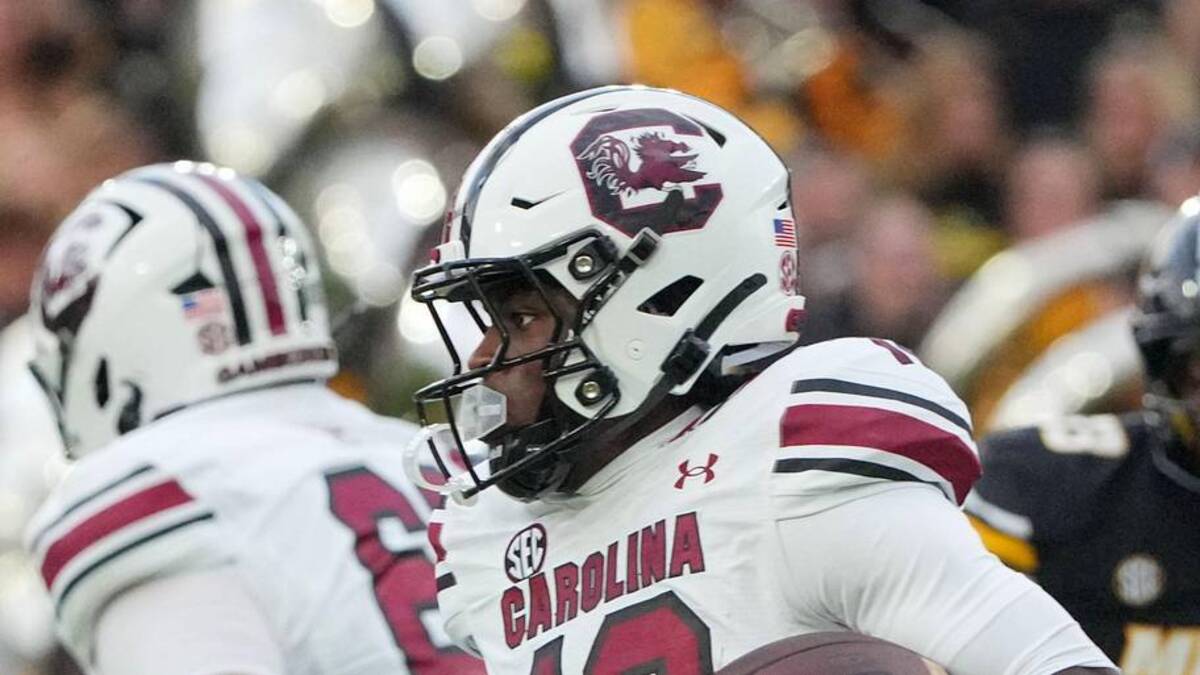  Sep 20, 2025; Columbia, Missouri, USA; South Carolina Gamecocks wide receiver Brian Rowe Jr. (18) runs the ball against the Missouri Tigers during the first half of the game at Faurot Field at Memorial Stadium. Mandatory Credit: Denny Medley-Imagn Images | Denny Medley-Imagn Images 