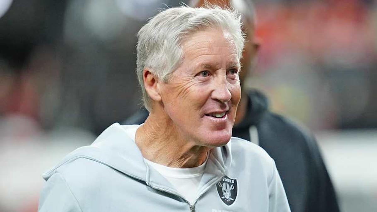  Jan 4, 2026; Paradise, Nevada, USA; Las Vegas Raiders head coach Pete Carroll walks off the field after the Raiders defeated the Kansas City Chiefs 14-12 at Allegiant Stadium. Mandatory Credit: Stephen R. Sylvanie-Imagn Images | Stephen R. Sylvanie-Imagn Images 