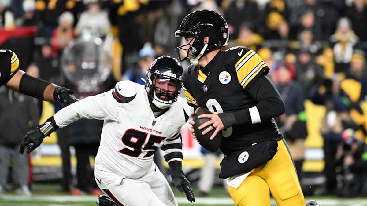  Jan 12, 2026; Pittsburgh, PA, USA; Pittsburgh Steelers quarterback Aaron Rodgers (8) scrambles from Houston Texans defensive end Derek Barnett (95) during the first half of an AFC Wild Card Round game at Acrisure Stadium. Mandatory Credit: Barry Reeger-Imagn Images | Barry Reeger-Imagn Images 