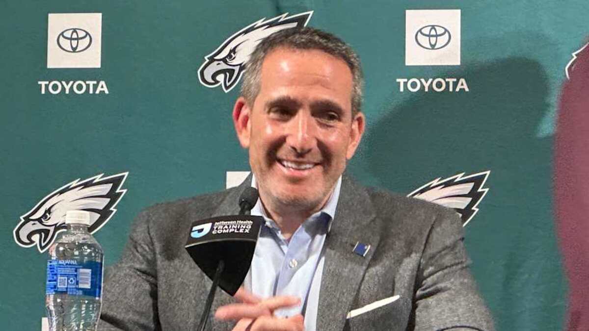 Eagles GM Howie Roseman speaks to reporters after the 2026 NFL Draft. | John McMullen/Eagles On SI 
