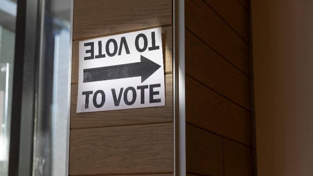 A voting sign is displayed at Metropolitan Library during the Georgia Midterm Primary Election in Atlanta, Georgia, U.S., May 19, 2026.  REUTERS/Alyssa Pointer/File Photo