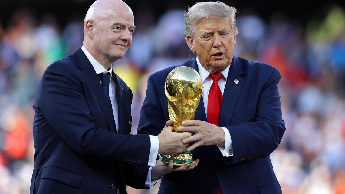 "Un terrible error": Trump defiende públicamente a Infantino
