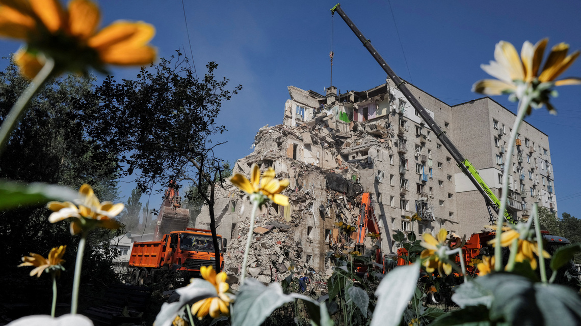 Russia bombards Kyiv in one of war's biggest strikes, at least 21 people killed 