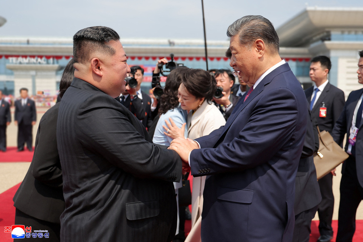 Chinese President Xi Jinping greets North Korean leader Kim Jong Un as Xi Jinping departs following his state visit to Pyongyang, North Korea, in this picture released June 10, 2026. KCNA via REUTERS