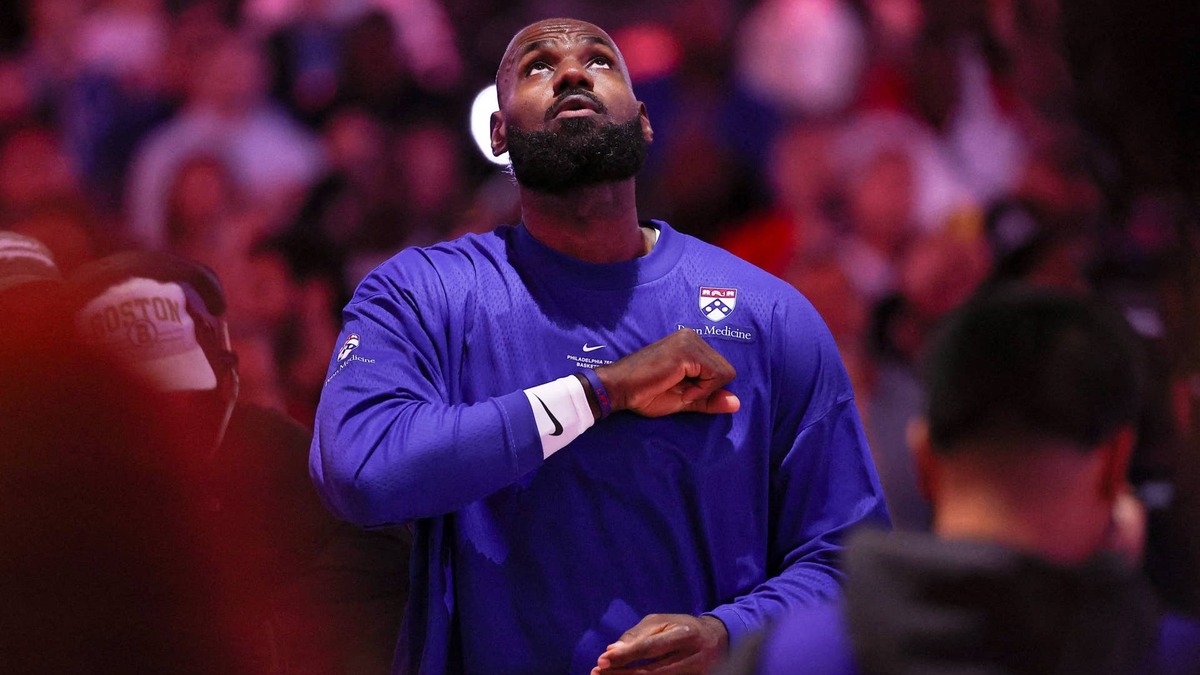 Charles Barkley Admits LeBron's National Anthem Behavior Was 'Disrespectful'