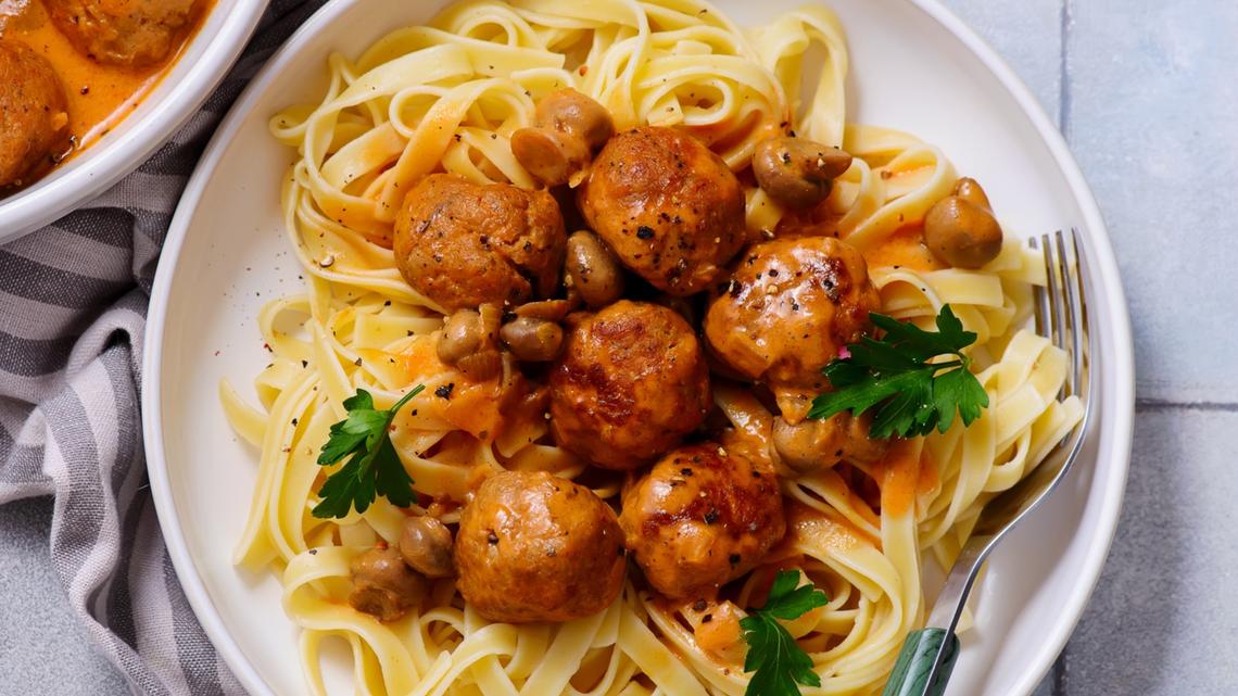 Katie Lee Biegel’s Chicken Stroganoff Is a Light and Cozy Dinner Hit