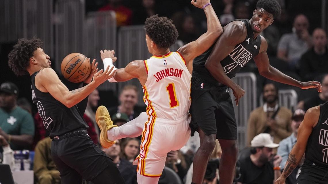 Hawks win 8th straight, down Nets with 4th-quarter run 