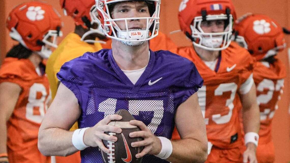 Clemson names Christopher Vizzina starting QB vs. LSU 