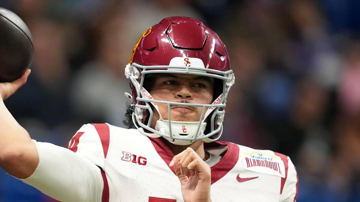  Dec 30, 2025; San Antonio, TX, USA; Southern California Trojans quarterback Jayden Maiava (14) throws the ball against the TCU Horned Frogs in the first half during the Alamo Bowl at Alamodome. Mandatory Credit: Kirby Lee-Imagn Images | Kirby Lee-Imagn Images 
