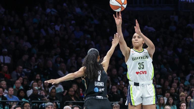Azzi Fudd catches fire, leads Wings over Liberty 