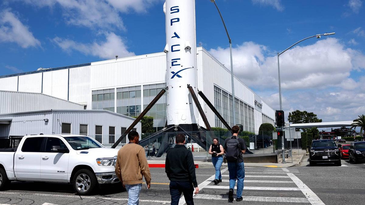  SpaceX, Tesla, and xAI are pouring billions into shared AI projects, deepening ties through massive spending and chip manufacturing. 