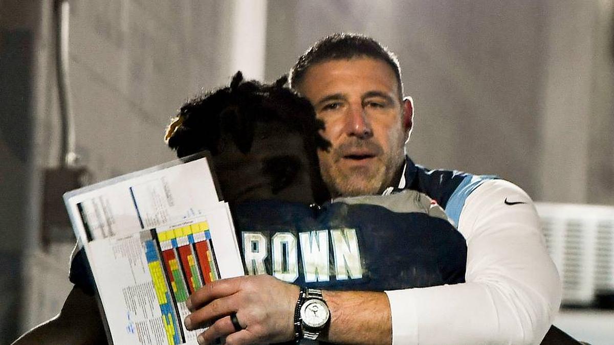  Tennessee Titans head coach Mike Vrabel hugs wide receiver A.J. Brown (11) after they beat the 49ers at Nissan Stadium Thursday, Dec. 23, 2021 in Nashville, Tenn. Titans 49ers 245 | George Walker IV / Tennessean.com / USA TODAY NETWORK 