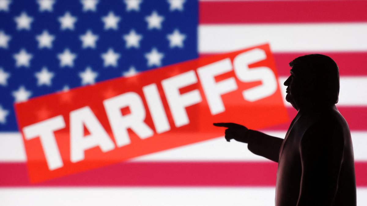 A 3D-printed miniature model depicting U.S. President Donald Trump depicting U.S. flag and word "Tariffs" in this illustration taken,  April 17, 2025. REUTERS/Dado Ruvic/Illustration
