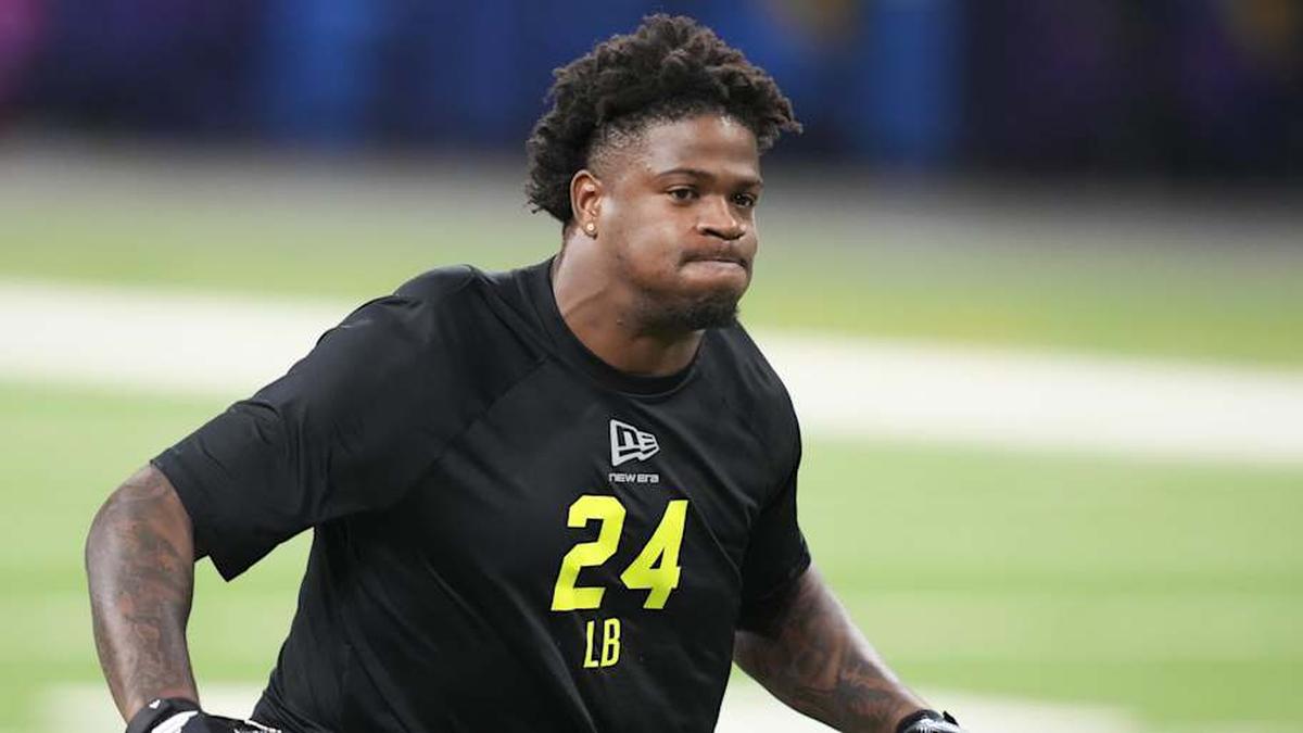  Feb 26, 2026; Indianapolis, IN, USA; Arkansas linebacker Xavian Sorey (LB24) during the NFL Scouting Combine at Lucas Oil Stadium. Mandatory Credit: Kirby Lee-Imagn Images | Kirby Lee-Imagn Images 