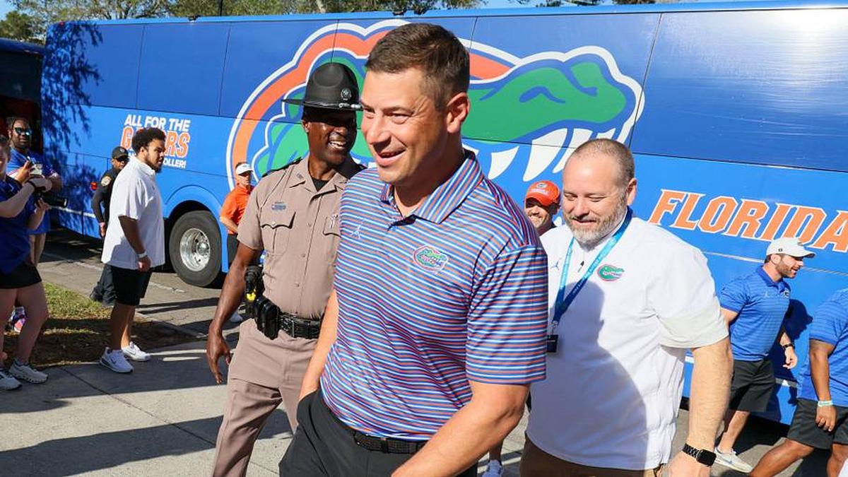  Florida Head Coach Jon Sumrall greats fans as he heads to the locker room during Gator Walk before the Orange and Blue game at Steve Spurrier Field at Ben Hill Griffin Stadium in Gainesville, FL on Saturday, April 11, 2026. [Alan Youngblood/Gainesville Sun] | Alan Youngblood/Gainesville Sun / USA TODAY NETWORK via Imagn Images 