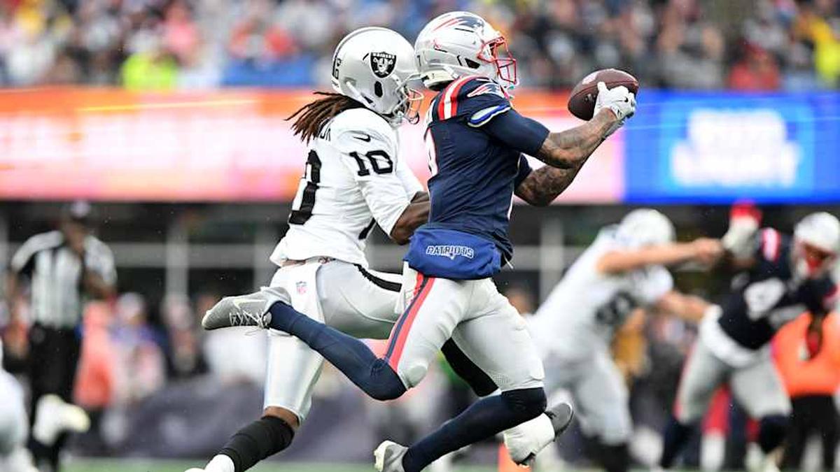  Sep 7, 2025; Foxborough, Massachusetts, USA; New England Patriots cornerback Carlton Davis III (7) breaks up a pass against Las Vegas Raiders wide receiver Dont'e Thornton Jr. (10) during the second half at Gillette Stadium. Mandatory Credit: Brian Fluharty-Imagn Images | Brian Fluharty-Imagn Images 