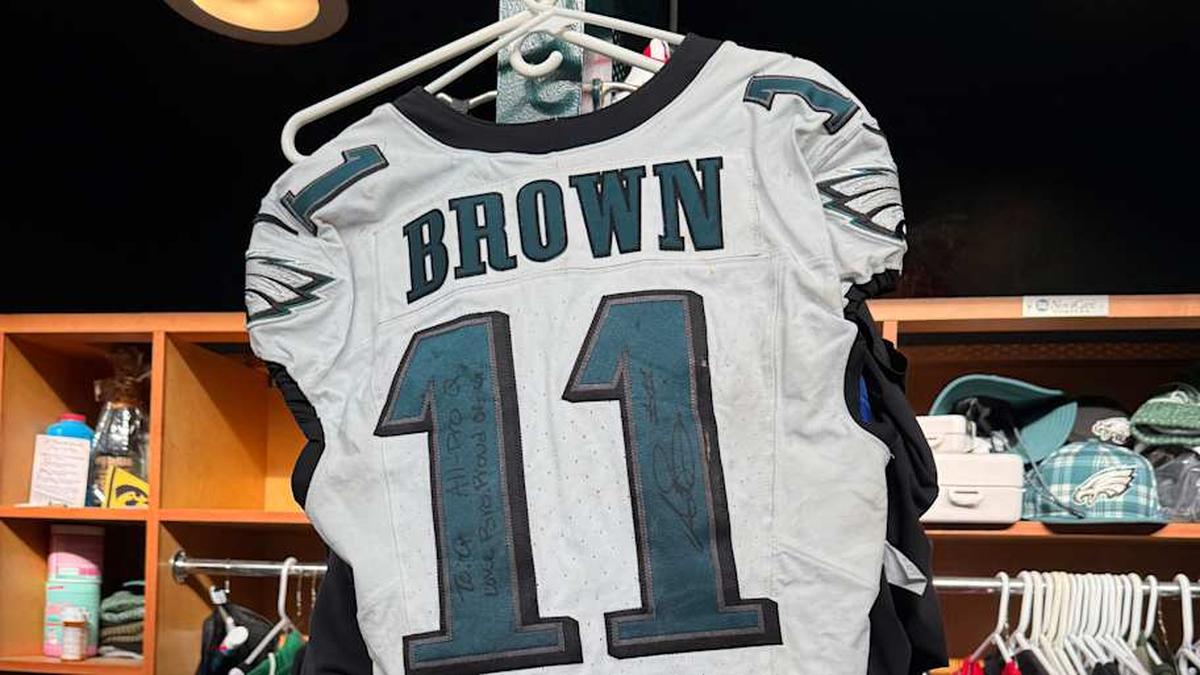  A.J. Brown gave a signed jersey to teammate and Eagles All-Pro Quinyon Mitchell after the season ended in a playoff loss to the 49ers. | Ed Kracz/Eagles on SI 