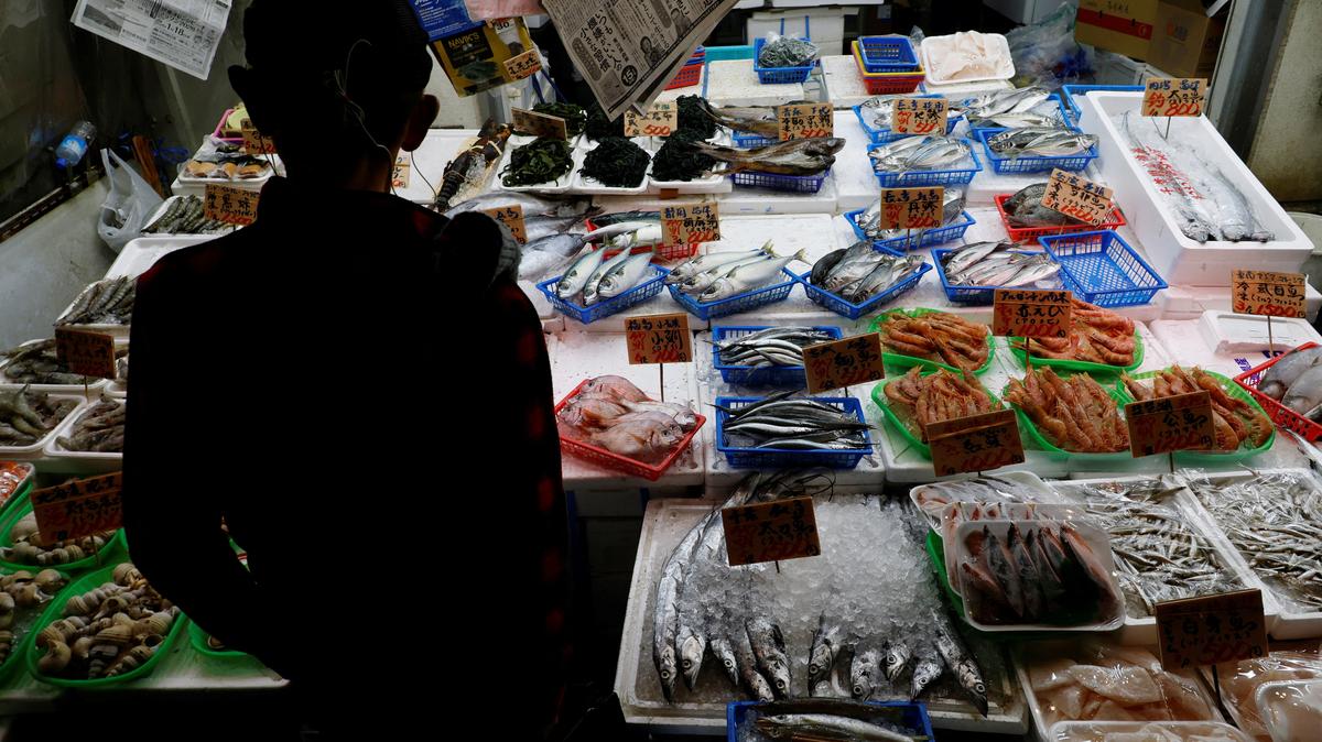 A customer looks around seafood at a shop in Tokyo, Japan November 19, 2025.  REUTERS/Kim Kyung-Hoon