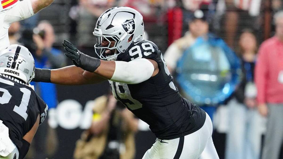  Jan 4, 2026; Paradise, Nevada, USA; Las Vegas Raiders defensive end Malcolm Koonce (51) and defensive tackle Thomas Booker IV (99) pressure Kansas City Chiefs quarterback Shane Buechele (17) during the fourth quarter at Allegiant Stadium. Mandatory Credit: Stephen R. Sylvanie-Imagn Images | Stephen R. Sylvanie-Imagn Images 