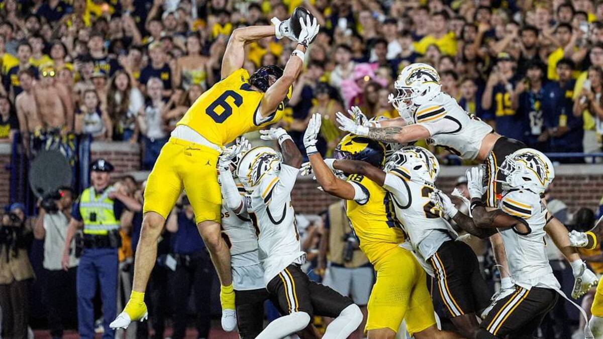 Michigan's Hail Mary Win Over Western Michigan Mired in Controversy After Officials' Clock Decision