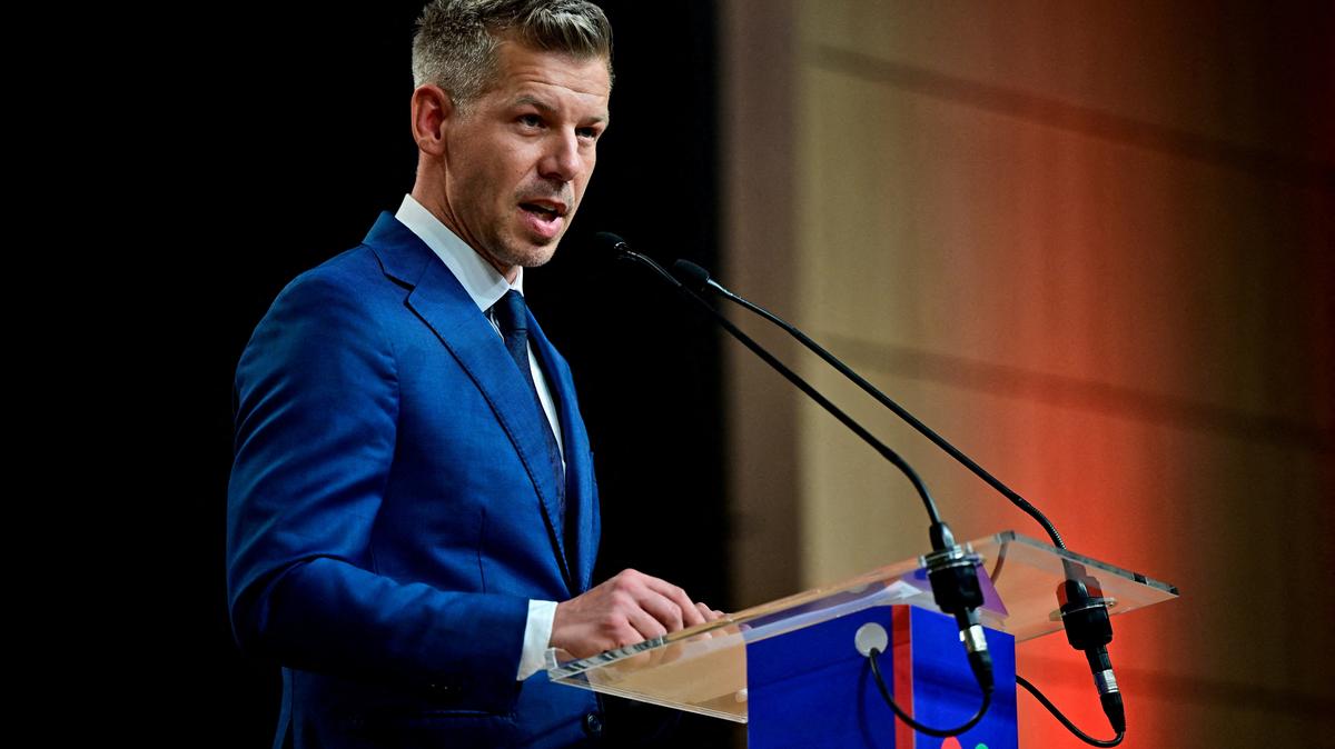 FILE PHOTO: Peter Magyar, leader of the opposition Tisza Party, speaks during a press conference a day after the parliamentary election, in which Hungarian Prime Minister Viktor Orban conceded defeat, Budapest, Hungary, April 13, 2026. REUTERS/Marton Monus/File Photo