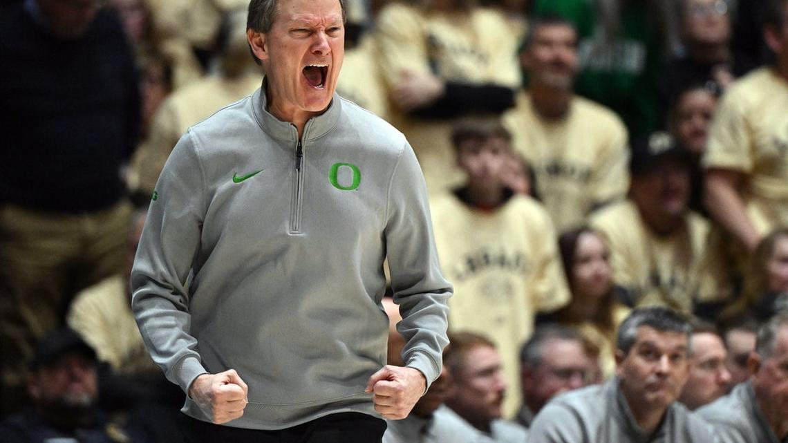 Oregon tries to snap 10-game skid vs. Penn State as injuries linger 