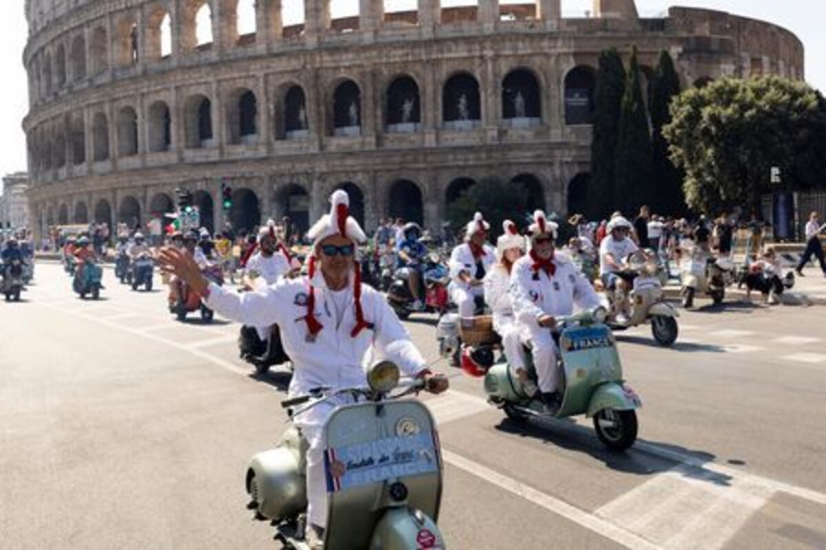 Vespa riders from France drive past the Colosseum the last day of “Vespa Roma 2026 - 80 Years of an Icon”, a four days global gathering marking the 80th anniversary of the iconic Italian scooter brand, in Rome, Italy, June 27, 2026. REUTERS/Remo Casilli