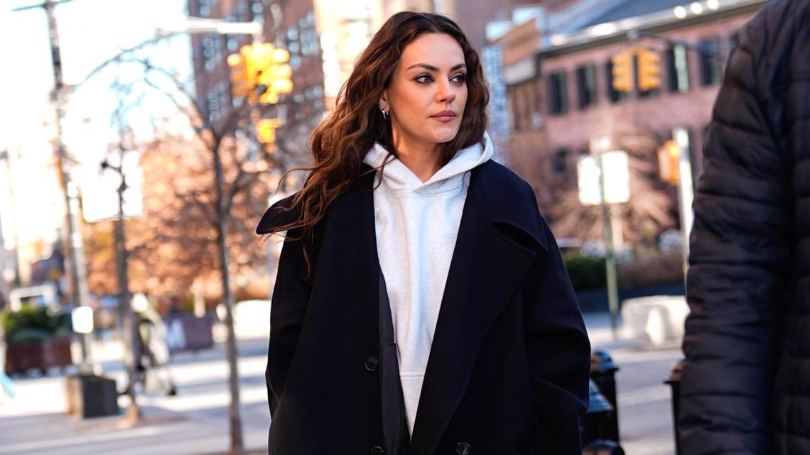 Mila Kunis' Loose Jeans Style Is Perfect for Petites - Get the Look